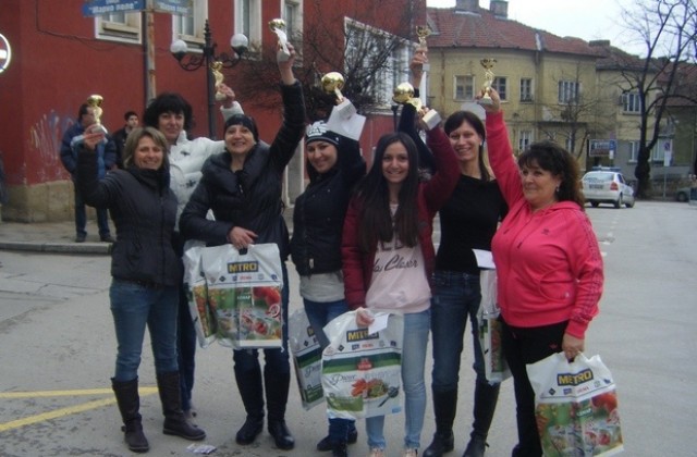 Бойки дами подпалиха гумите на колите си в центъра на Велико Търново