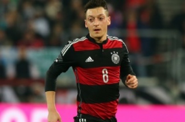 Бирхоф: Жалко е, че всички се нахвърлят на Йозил