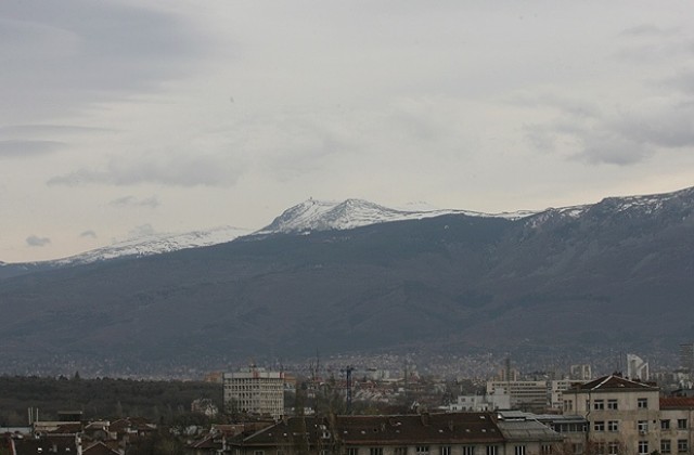 Времето на 8 март: Облачно, с валежи