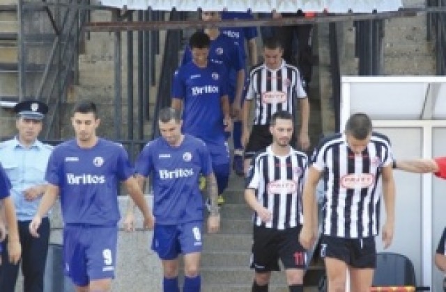 Етър излиза срещу Локо в спор за първото място