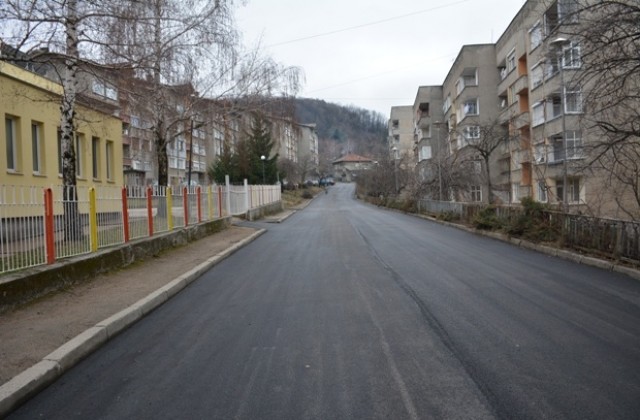 Улица Варовник е с нова асфалтова настилка