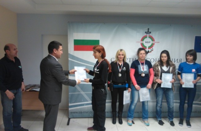 Врачанска полицайка - със злато на турнир по стрелба