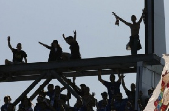 Арестуваха фенове преди Вечното дерби