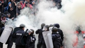 Напрежение на трибуните на мача Левски ЦСКА полицията задържа 46