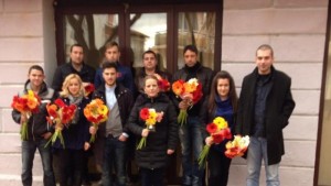 Младежите от ГЕРБ подариха гербери на стотици дами