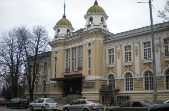 Мъж задигнал джобните на две момчета