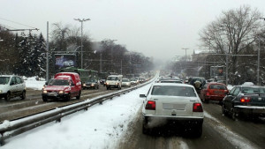 Сняг затрупа столичните улици и обърка движението