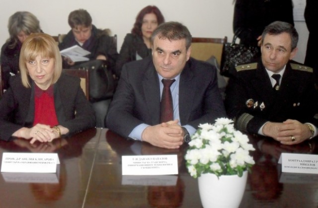 Министър Папазов: Не се налага допълнителна охрана на морските ни пристанища