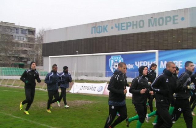 Окоро вече тренира с Черно море