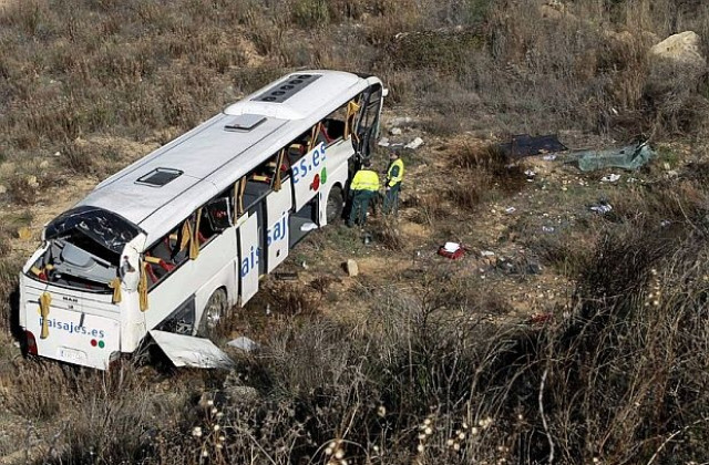 Автобус с швейцарци катастрофира в Испания, един човек загина