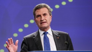 Еврокомисарят по енергетиката не бърза за Южен поток