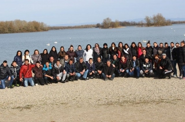 Танцов ансамбъл „Мездра изнесе концерт в Лион, Франция