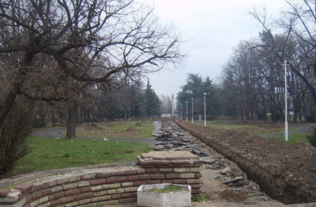 Напредва реконструкцията на  парковете „Розариум“ и „Тюлбето“