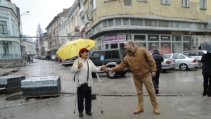От ГЕРБ раздавали гербери на габровските жени
