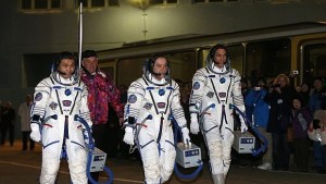 Астронавтите отнесли Олимпийския огън в Космоса се върнаха на Земята