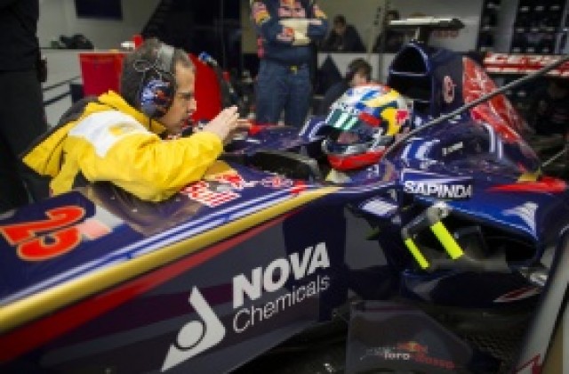 Фетел готов да атакува въпреки проблемите с болида