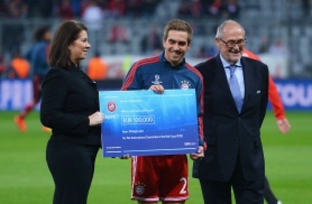 Лам асистира на УЕФА в благороден жест