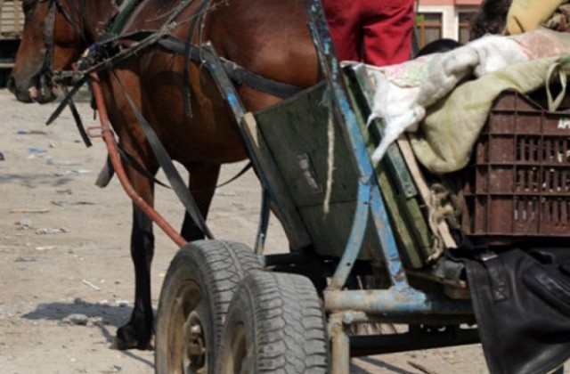 Полицията арестува двама мъже със съмнително поведение, след сигнал на граждани