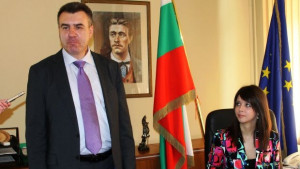 Палев сдаде поста на гимназистка