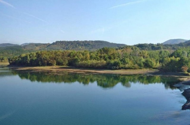 Рибари ще чистят бреговете на язовир Йовковци