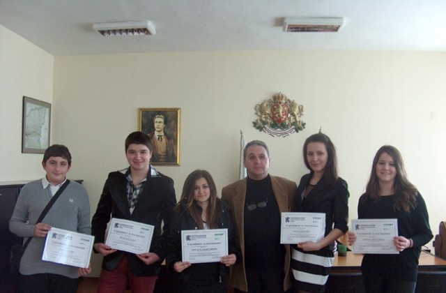 Ученици от СОУЛюбен Каравелов бяха мениджъри за един ден в областната управа