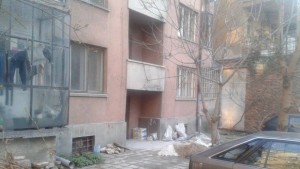 Откриха граната и бутилка с живак в центъра на Пловдив