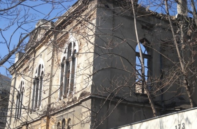 Спор между Военното министерство и Шалом бави строежа на Сефарадската синагога