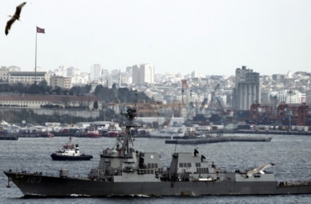 US миноносецът „Тръкстън” пуска котва във Варна