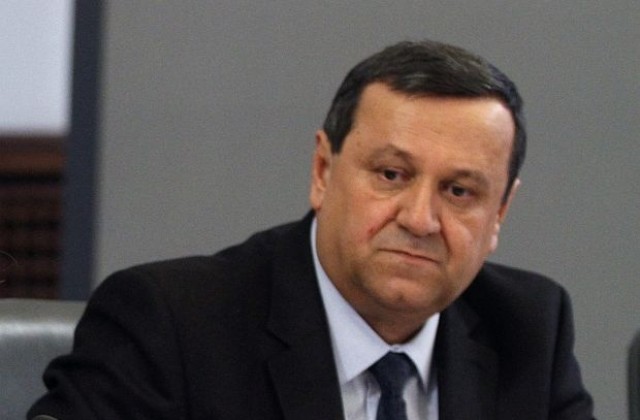 Адемов: Няма да замразяваме пари за обезщетения до 2016 г.