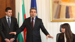 Великотърновска ученичка седна в стола на държавния глава