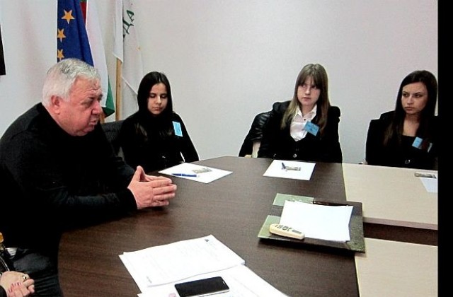 Ученици поеха управлението на Сандански