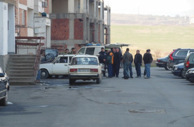 Пипнаха избягалото Жигули, докато шофьорът мие следите от инцидента