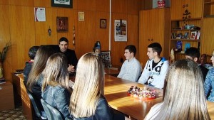Ученици от Кресна се запознаха с работата на Общината