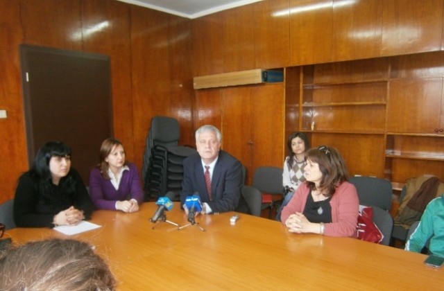 Ученици от ЕГ на среща с областния управител