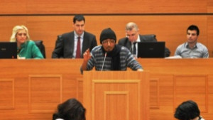Безпрецедентен скандал изправи журналист на Дарик пред Общински съвет