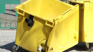 Кметът призова за нетърпимост към вандалските прояви върху контейнерите за