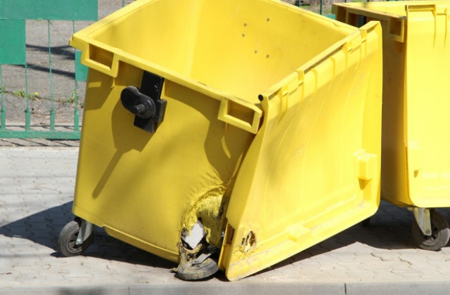 Кметът призова за нетърпимост към вандалските прояви върху контейнерите за разделно събиране на отпадъците