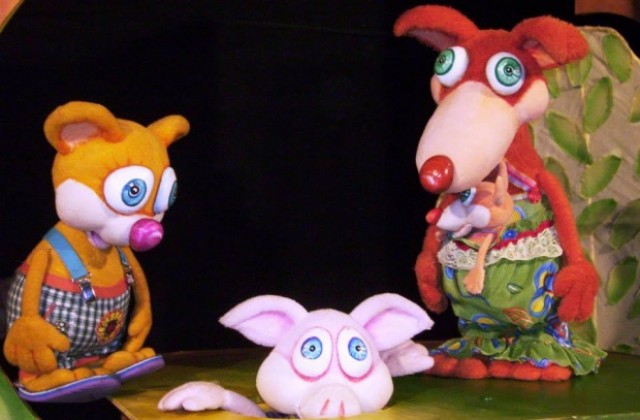 Мечо Пух излиза на сцената на театър Весел