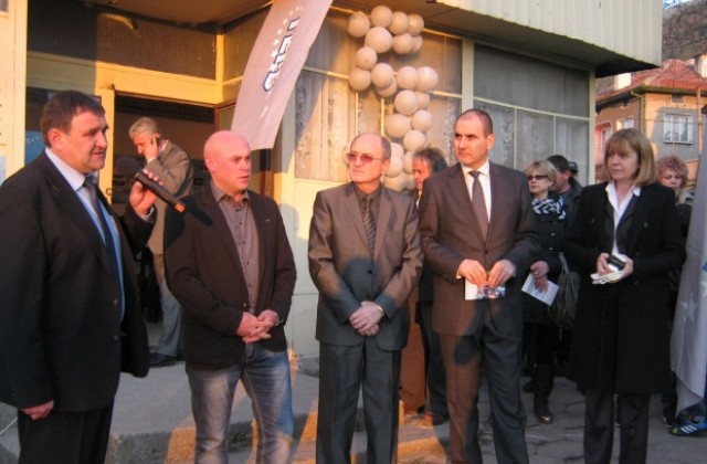 Фандъкова, Цветанов и Велчев подкрепиха кандидата на ГЕРБ за кмет на Овчарци