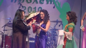 Лейдис клуб с награди за една от претендентките за Девойка