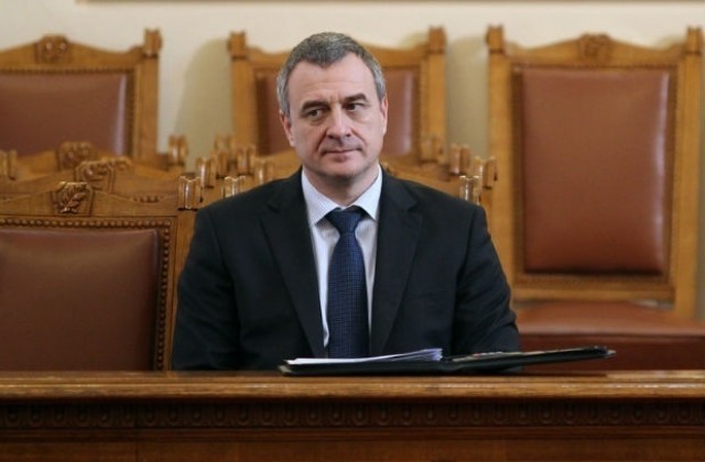 Цветлин Йовчев няма да подаде оставка заради операцията в Лясковец
