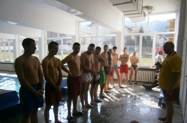 29 водни спасители са обучили от БЧК през изминалата година