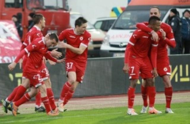 Две дилеми пред Стойчо Младенов за дербито