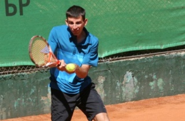 Лазов отстъпи в 3 сета на Херних