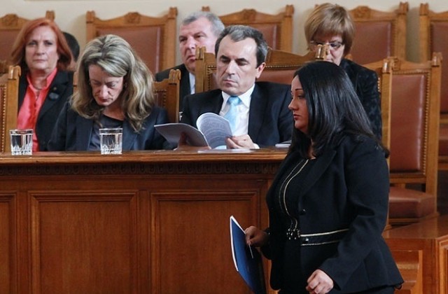 Лиляна Павлова: Правителството няма намерение да строи АМ „Хемус”