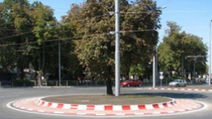 Разкрасяват островите на кръговите движения след конкурс