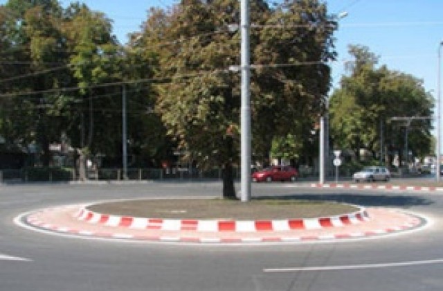 Разкрасяват островите на кръговите движения след конкурс