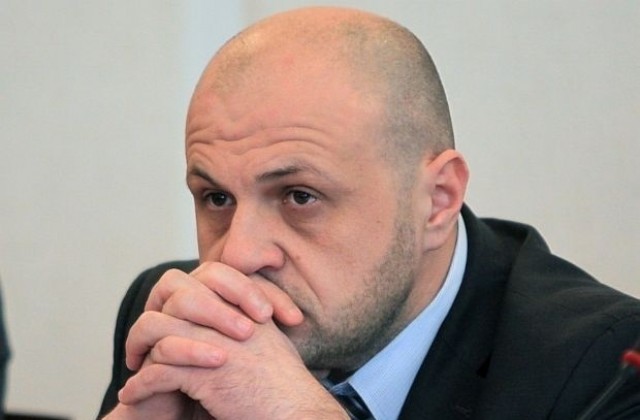 Чист сблъсък ляво  дясно не е възможен, смята Томислав Дончев