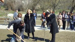 Украинците в Добрич засадиха дърво за 200годишнината на Тарас Шевченко