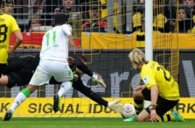 Борусия се срина в Дортмунд, падна от съименика